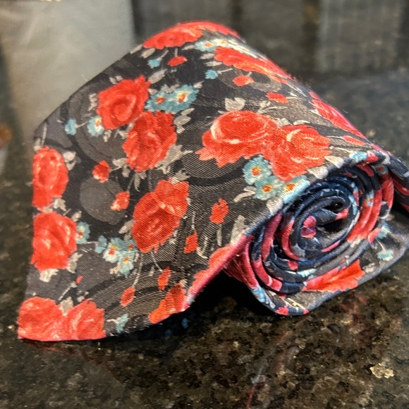 KETCH CLASSICS Tie • Red & Blue Flowers on Black Background • Usa 57”L x 4”W - Picture 1 of 6